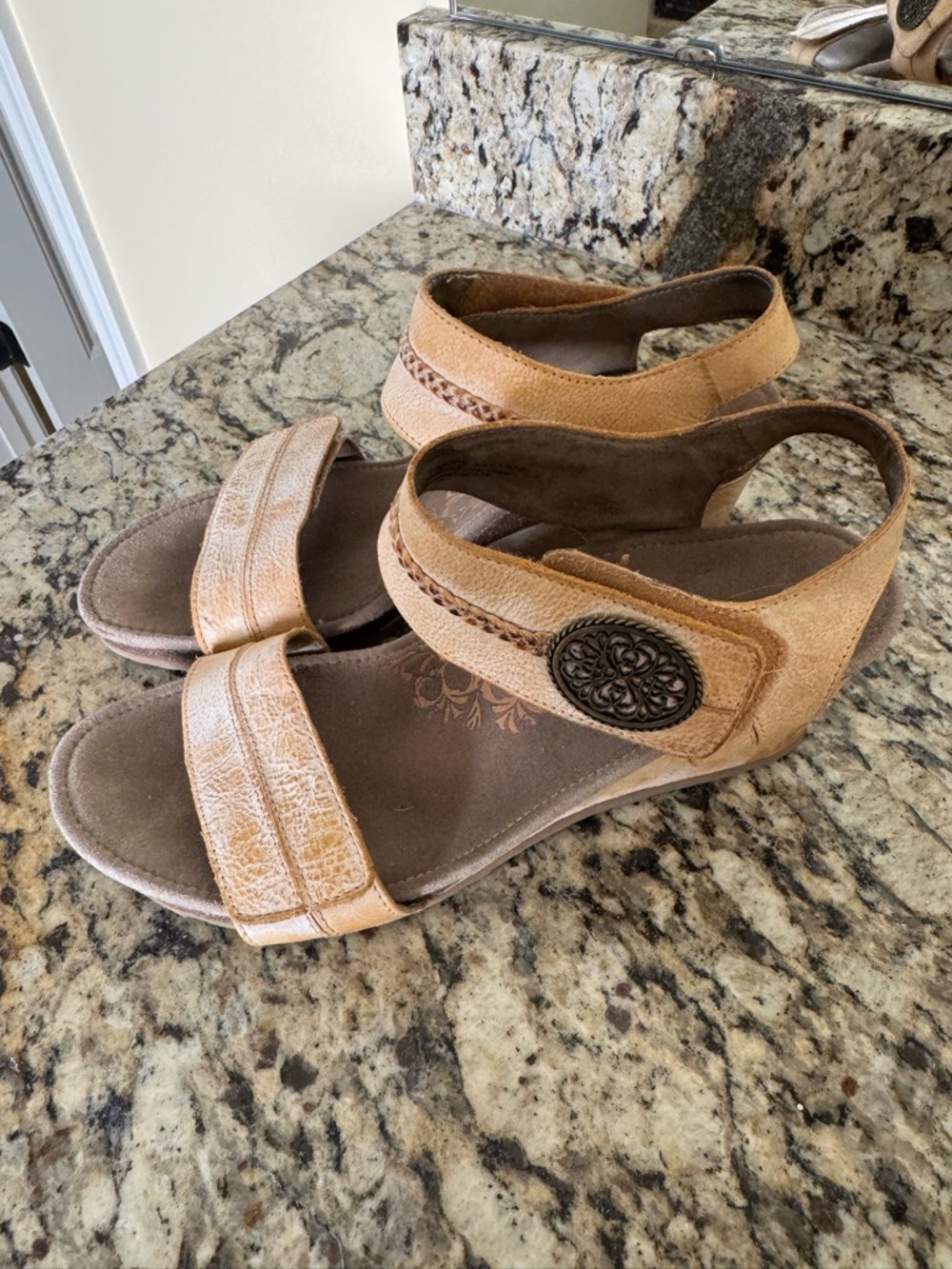 Aetrex Tan Cork and Suede Slingback Sandals with Decorative Medallion